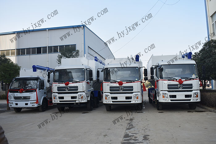 廣東劉總六噸小多利卡和三臺(tái)四川物流公司大多利卡今日出廠(chǎng)