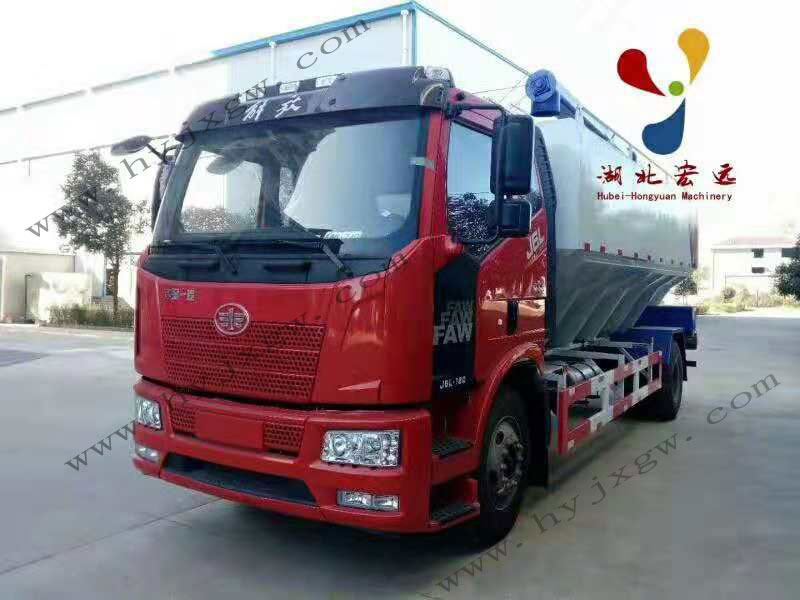 以質(zhì)量求發(fā)展—宏遠(yuǎn)解放散裝飼料車(chē)發(fā)往黑龍江佳木斯